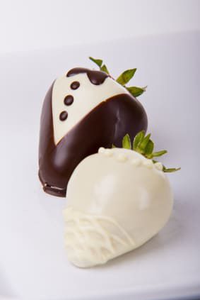 Bride & Groom Strawberry